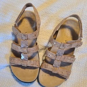 Vionic Amber cork sandals 9